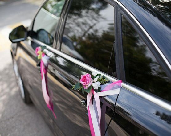 Kto dekoruje samochód na ślub?
