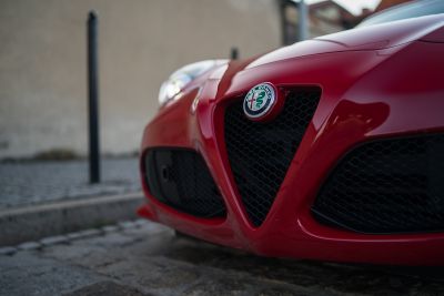 Samochód do ślubu - Poznań czerwony Alfa Romeo 4C 1750