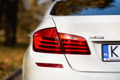 Samochód do ślubu - Garlica Murowana biały BMW 530xDrive M Pakiet