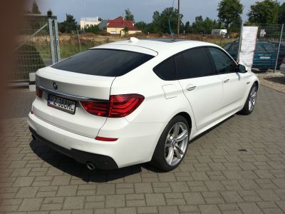 Samochód do ślubu - Poznań biały BMW 5 gt 535