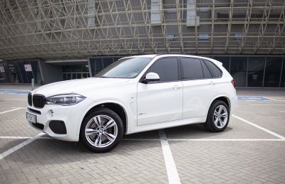 Samochód do ślubu - Kraków biały BMW X5 