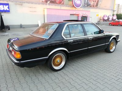 Samochód do ślubu - Strzyżów czarny BMW 732 e23 