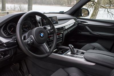 Samochód do ślubu - Gniezno czarny BMW X5M 2500