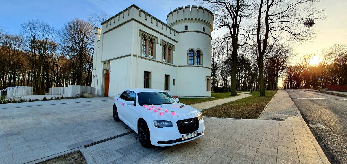 Samochód do ślubu - Ruda Śląska biały Chrysler 300S 