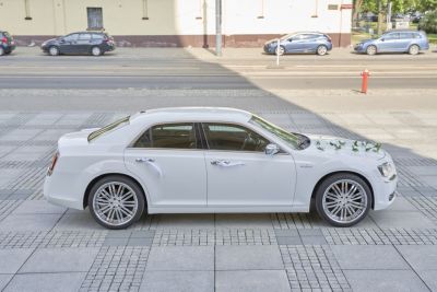 Samochód do ślubu - Łódź biały Chrysler 300C 