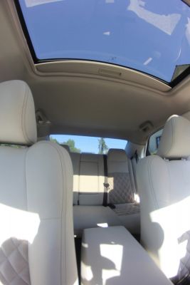 Samochód do ślubu - Wieliczka biały Chrysler 300C (stylizacja Rolls-Royce Phantom) 