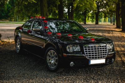 Samochód do ślubu - Rudna czarny Chrysler 300C 