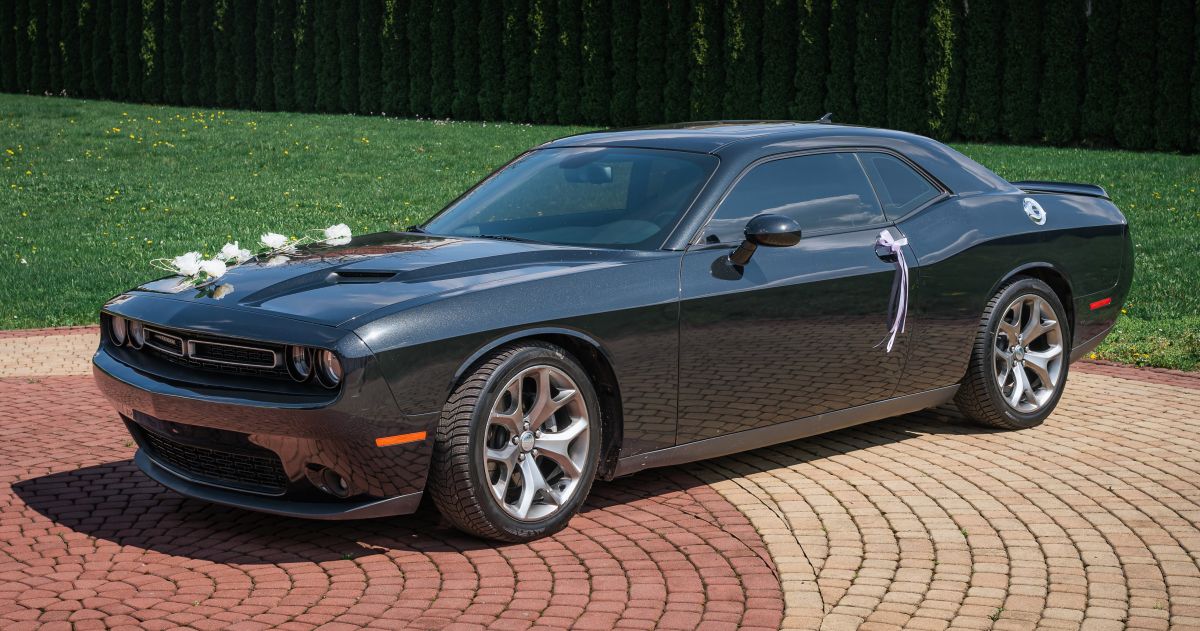 Samochód do ślubu - Myslenice czarny Dodge Challenger 3.6 V6