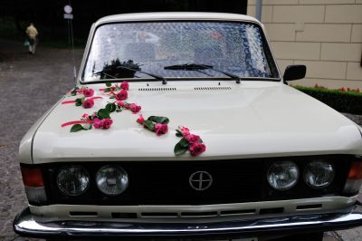 Samochód do ślubu - Niegoszowice biały Fiat 125 