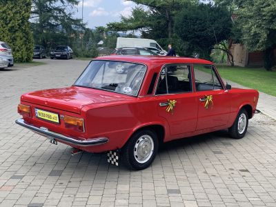 Samochód do ślubu - Piątkowa czerwony Fiat 125 p  