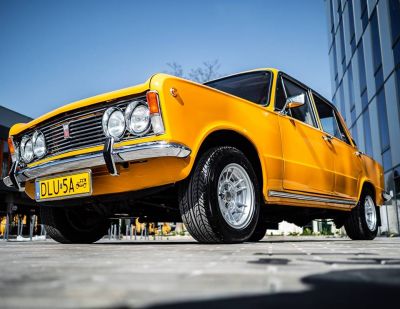 Samochód do ślubu - Wrocław żółty Fiat 125p 1500