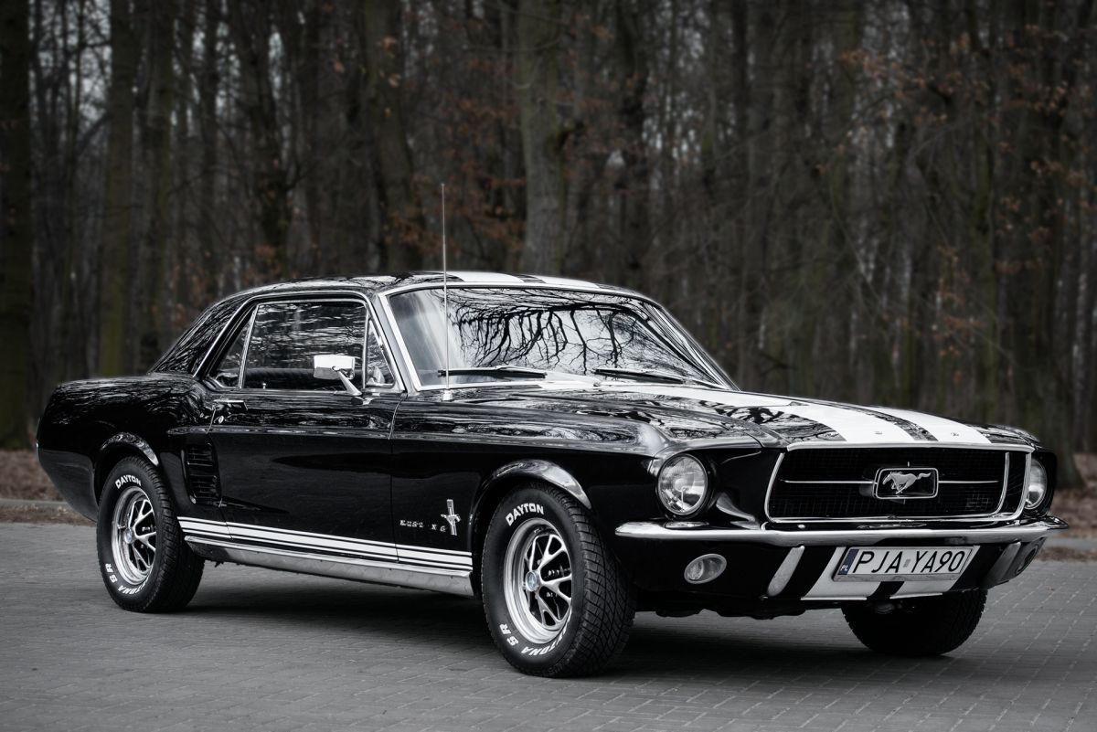 Samochód do ślubu - Jarocin czarny Ford Mustang V8