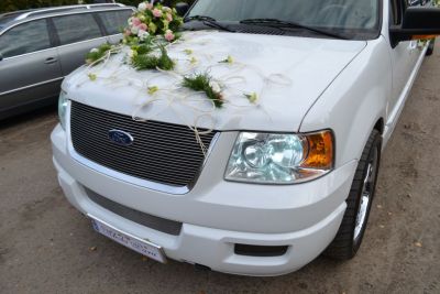 Samochód do ślubu - Łódź biały Ford BOSS 