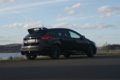 Samochód do ślubu - Lanckorona czarny Ford Focus RS 
