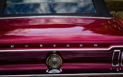 Samochód do ślubu - Kalisz czerwony Ford Mustang 