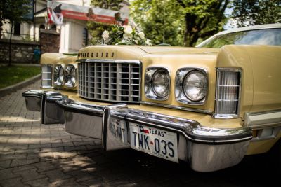 Samochód do ślubu - Myszków żółty Ford Thunderbird 