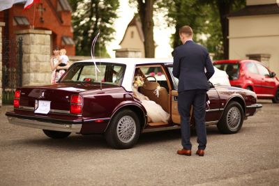 Samochód do ślubu - Kraków czerwony Inne Oldsmobile Delta 88 Royale Brougham 3.8 V6