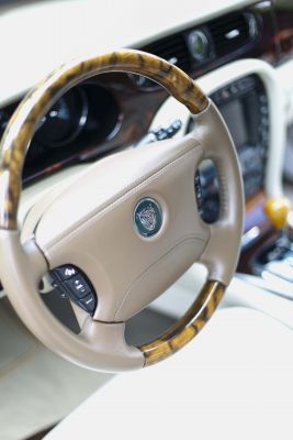 Samochód do ślubu - Kielce czarny Jaguar XJ8 3,5
