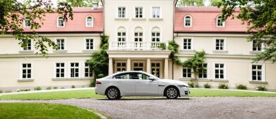 Samochód do ślubu - Kraków biały Jaguar XE 