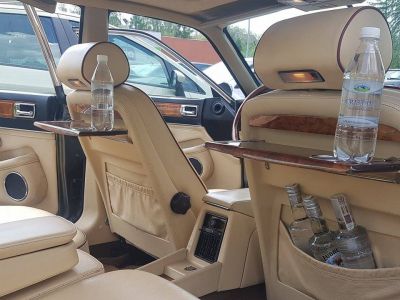 Samochód do ślubu - Nowy Sącz złoty Jaguar XJ40 VANDEN PLAS 