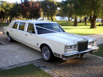 Samochód do ślubu - Skoczów biały Lincoln Town Car 5,4