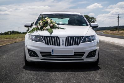 Samochód do ślubu - Myszków biały Lincoln MKS 