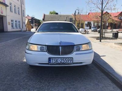 Samochód do ślubu - Kielce biały Lincoln Town Car 