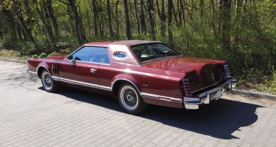 Samochód do ślubu - Toruń brązowy Lincoln Continental Mark V 7.5