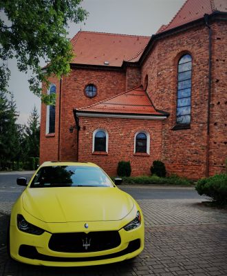 Samochód do ślubu - Poznań żółty Maserati Ghibli 3.0 v6