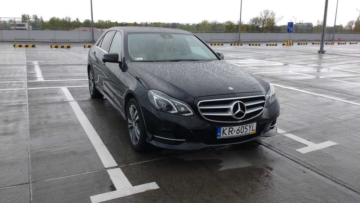 Samochód do ślubu - Kraków czarny Mercedes-Benz E  