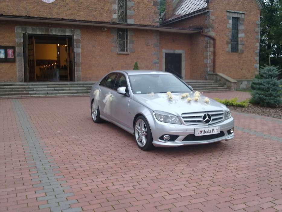 Samochód do ślubu -  srebrny Mercedes-Benz W204 AMG 