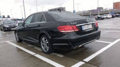 Samochód do ślubu - Kraków czarny Mercedes-Benz E  