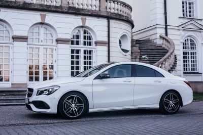 Samochód do ślubu - Kraków biały Mercedes-Benz CLA pakiet AMG 
