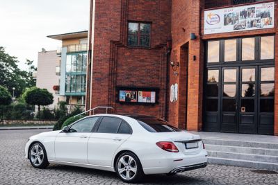 Samochód do ślubu - Wieliczka biały Mercedes-Benz E  2.0 Turbo