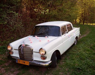 Samochód do ślubu - Kraków biały Mercedes-Benz Skrzydlak 