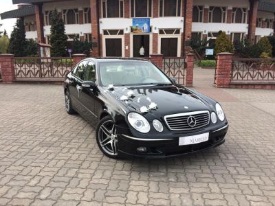 Samochód do ślubu - Radom czarny Mercedes-Benz E350 