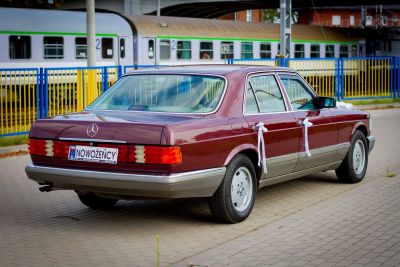 Samochód do ślubu - Działdowo czerwony Mercedes-Benz W126 s 300