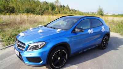 Samochód do ślubu - Poznań niebieski Mercedes-Benz GLA 