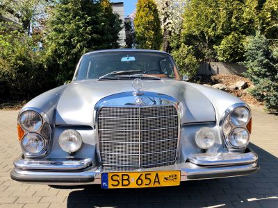Samochód do ślubu - Bielsko-Biała srebrny Mercedes-Benz 111 