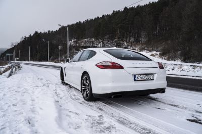 Samochód do ślubu - Stryszawa biały Porsche Panamera 