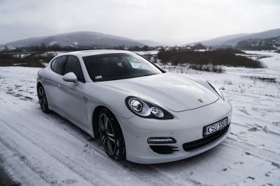 Samochód do ślubu - Stryszawa biały Porsche Panamera 