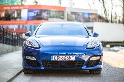 Samochód do ślubu - Szczygłów niebieski Porsche Panamera Turbo