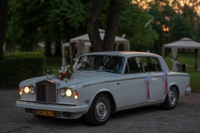 Samochód do ślubu -  biały Rolls Royce Silver Shadow II 6750 cmm