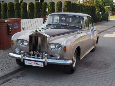 Samochód do ślubu - Rydzyna złoty Rolls Royce Silvercloud 