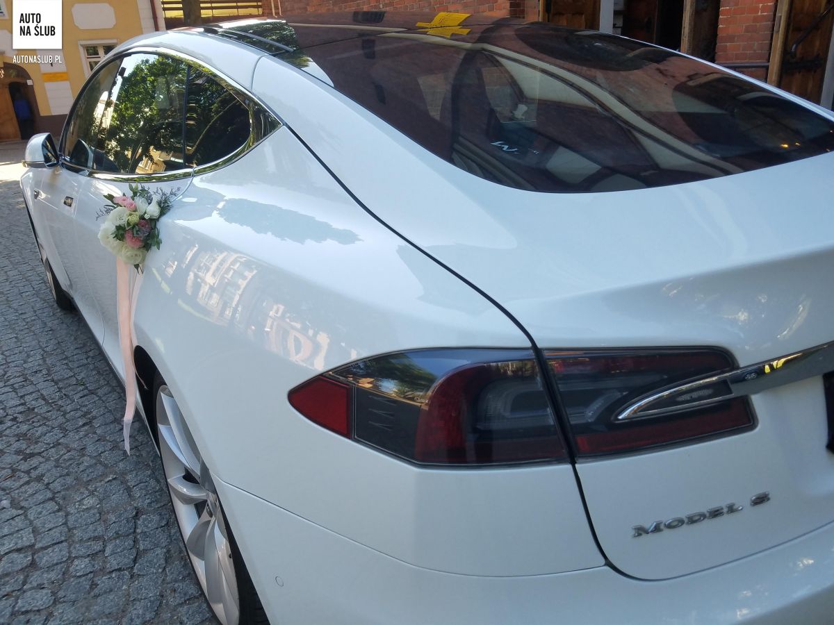 Tesla S P85D, 700 KM, 3,2 s do 100 km/h Auto do ślubu