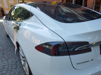Samochód do ślubu - Brodnica biały Tesla S P85D, 700 KM,  3,2 s do 100 km/h  