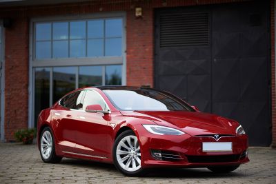 Samochód do ślubu - Katowice czerwony Tesla S 