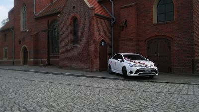 Samochód do ślubu - Lubin biały Toyota Avensis 2.0 CVT