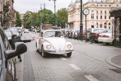 Samochód do ślubu - Kraków biały Volkswagen Garbus 