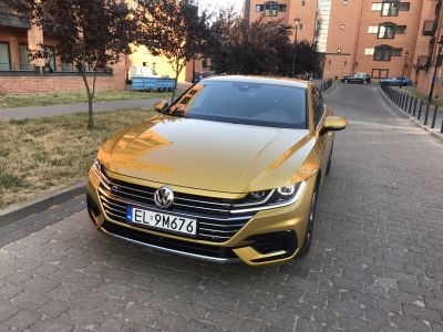 Samochód do ślubu - Warszawa złoty Volkswagen Arteon 